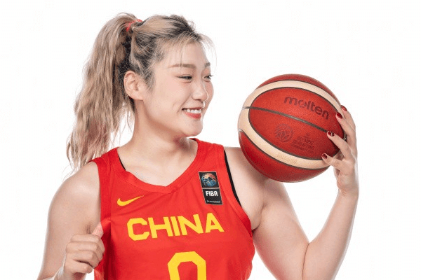 李夢回家鄉(xiāng)沈陽備戰(zhàn)奧運(yùn)誓為中國女籃爭光全力以赴